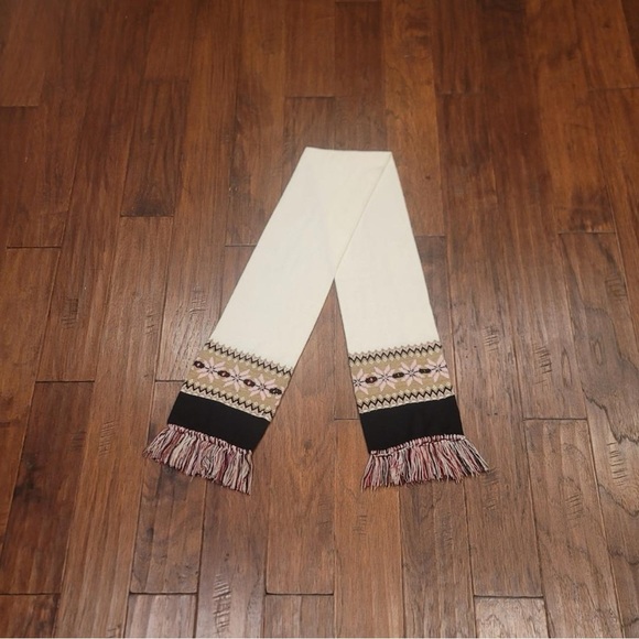 Chic Patterned Scarf with Fringe - Picture 2 of 7